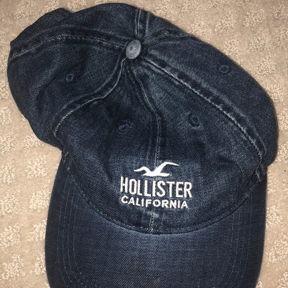 A HOLISTER hat